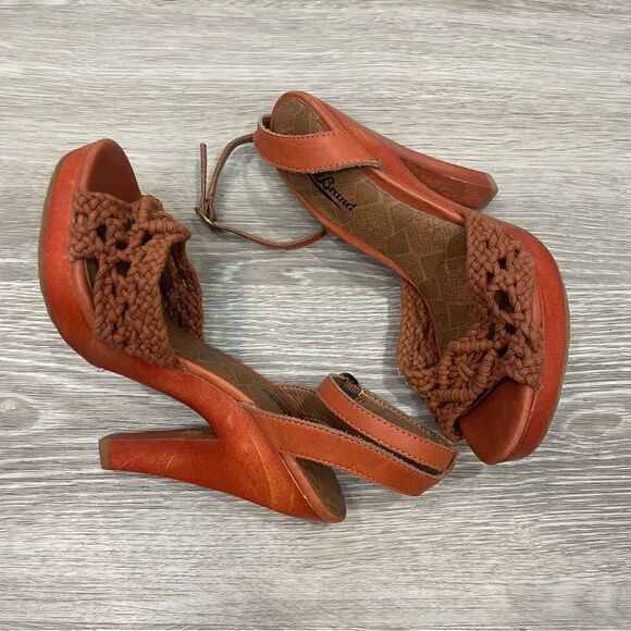 Lucky Brand Vintage Wood Heels Clogs Mules Heels - Picture 2 of 7